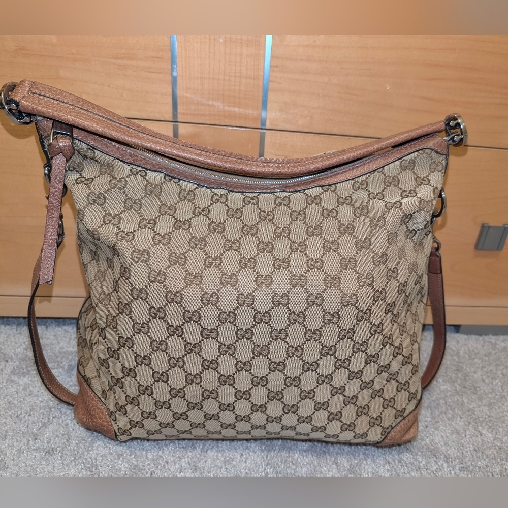 Gucci Brown and Cream Monogram Shoulder Bag - Picture 13 of 16